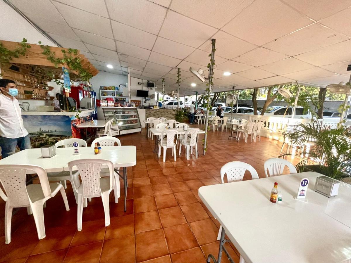 Y Restaurante La Quinta Hotel