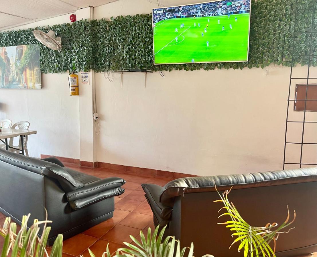 Y Restaurante La Quinta Hotel *